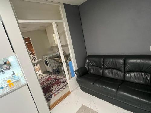 Χώρος καθιστικού στο 3 bedrooms with 6 single beds