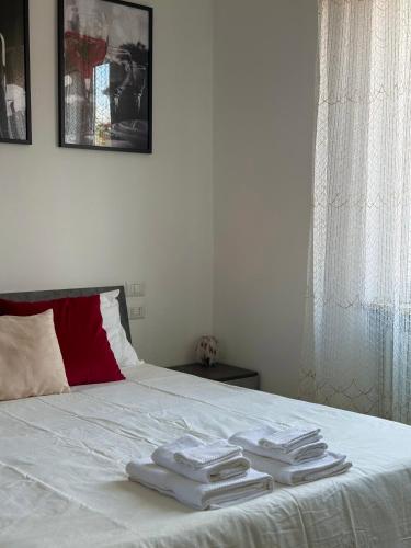 a bedroom with a bed with three towels on it at Cecilia Sirmione Appartamento in Sirmione