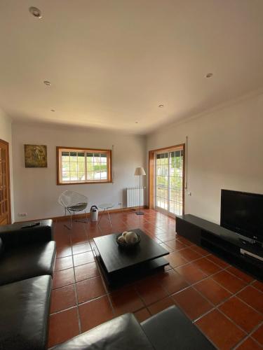 a living room with a couch and a table at Vivenda Juliano Freitas