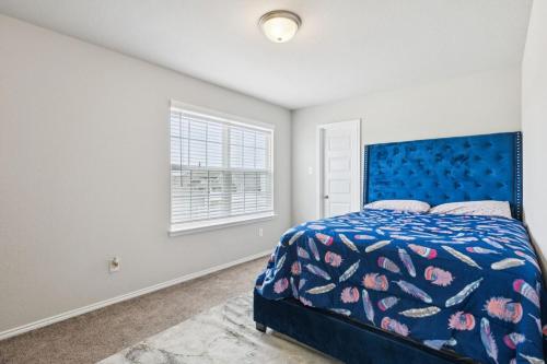 a bedroom with a blue bed and a window at KAS resident in New Hope