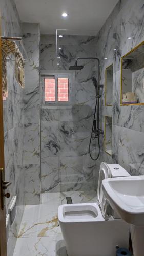 ห้องน้ำของ Studio meublé très chic