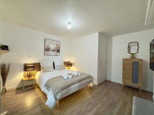 Postel nebo postele na pokoji v ubytování T1 calme et confort Avenue Garibaldi - DABNB