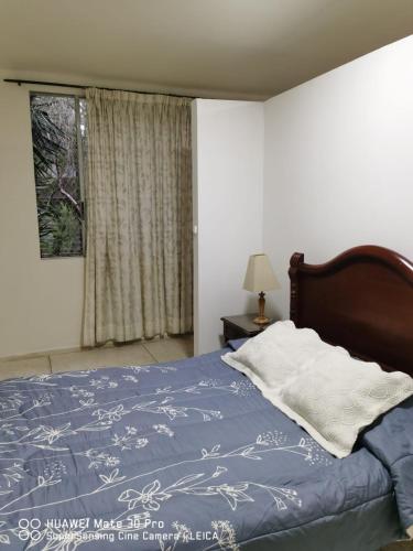 Roof Hostelにあるベッド