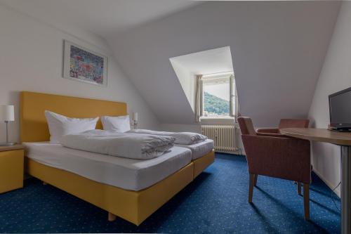 Postel nebo postele na pokoji v ubytování Hotel Am Kornmarkt