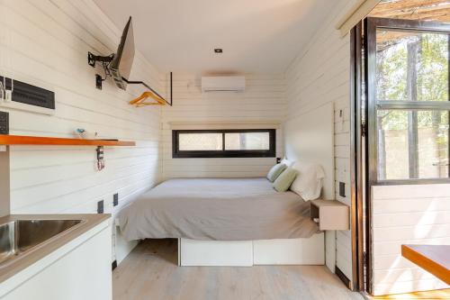a small bedroom in a tiny house at Tiny House Las Compuertas in Las Compuertas