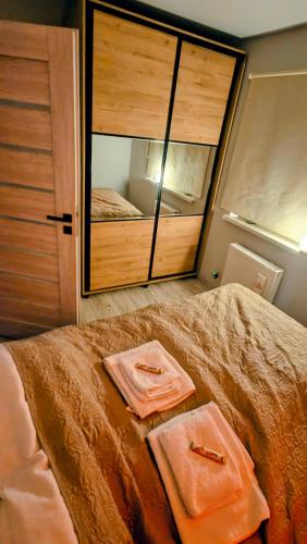 WYPOSAŻONY APARTAMENT, 10 KM szlakiem na Śnieżkę, otoczony górami i spokojem