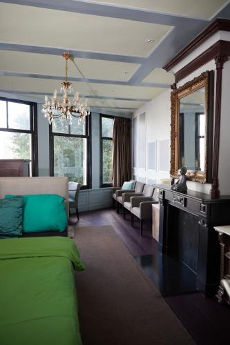 a living room with a bed and a mirror at Redlightdistrict chinacitycentre partypalace in Amsterdam