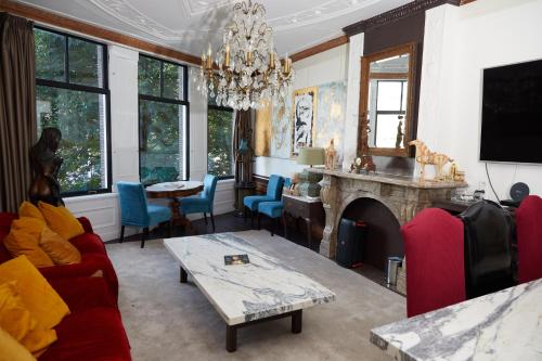a living room with a couch and a fireplace at Redlightdistrict chinacitycentre partypalace in Amsterdam