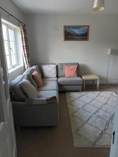 a living room with a couch and a rug at Bungalow in Baltinglass in Baltinglass