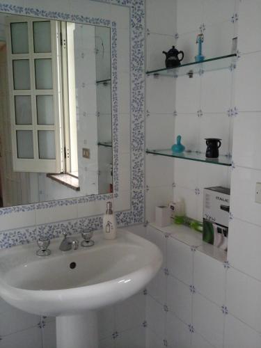 a bathroom with a sink and a mirror at Il Giardino sul Mare in Acquedolci