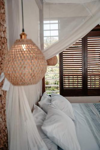Una cama o camas en una habitación de Fairy Forest