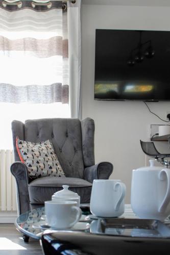 Zona de estar de Modern Medway Bungalow - 3BR Garden & Free Parking, Kent