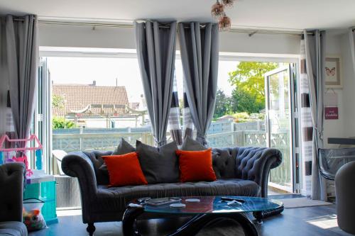 Zona de estar de Modern Medway Bungalow - 3BR Garden & Free Parking, Kent