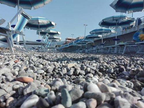 a large group of rocks and umbrellas in a stadium at Sea Garden Hotel in Acquappesa