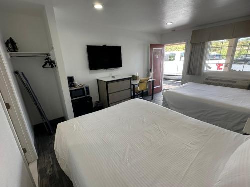 Letto o letti in una camera di Town and Country Inn