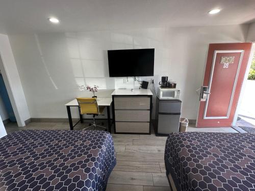 TV o dispositivi per l'intrattenimento presso Town and Country Inn