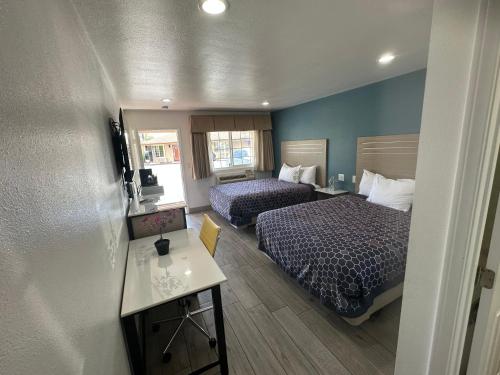 Letto o letti in una camera di Town and Country Inn