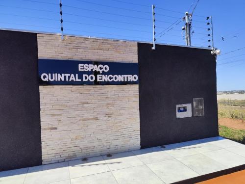 a building with a sign that reads cultural do encounter at Espaço Quintal do Encontro in Ponta Porã