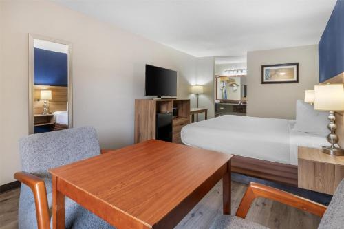 a hotel room with a bed and a table and chairs at Best Western Acworth Inn in Acworth