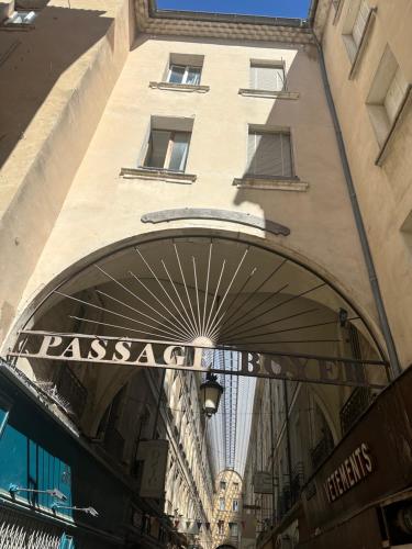 a building with an entrance to a fashion store at CARPENTRAS appartement situé dans le centre historique in Carpentras