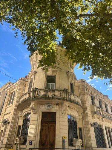 a large building with a balcony on top of it at CARPENTRAS appartement situé dans le centre historique in Carpentras