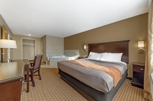 a hotel room with a bed and a bathroom at Best Western Plus Vintage Valley Inn in Zillah