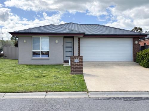 a house with a white garage at 3 Bed in Boorooma in North Wagga
