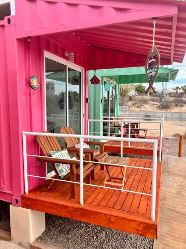 Beach Front Lux Containersにあるバルコニーまたはテラス