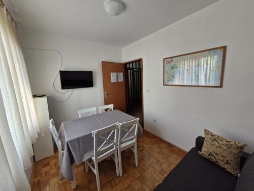 Apartments with parking space Rovinj - 20538