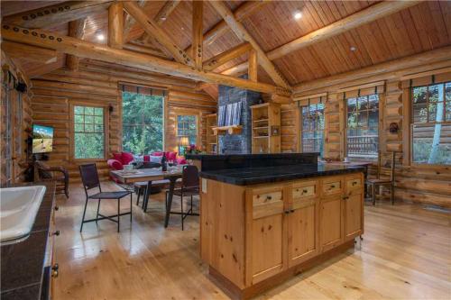 Φωτογραφία από το άλμπουμ του RMR: Granite Ridge Cabin 7586 in Teton Village σε Teton Village