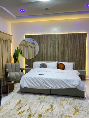 Katil atau katil-katil dalam bilik di Shortlet Apartment Lekki, Lagos