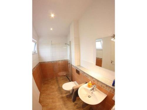 Ένα μπάνιο στο Holiday apartment with 2 bedrooms