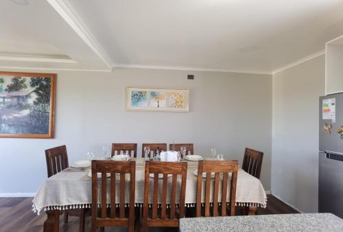 a dining room with a table and chairs at Refugio Lo Más visto in San Antonio