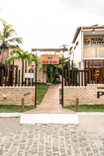 a walkway in front of a building at Pousada Pedra da Pipa in Pipa