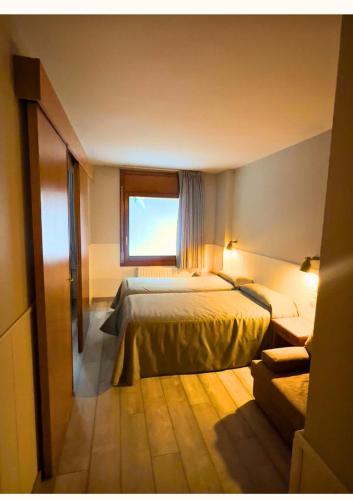 Postel nebo postele na pokoji v ubytování Baqueira-beret - apartament Solneu a pie de pistas