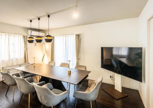a dining room with a table and chairs at Passa Tempo Awajishima Ocean - Vacation STAY 22851v in Awaji