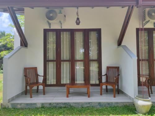 Un patio o zona al aire libre en Sekkugala Villa
