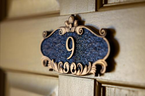 a blue clock with the number on a wall at Hotel Stevenson in Stevenson