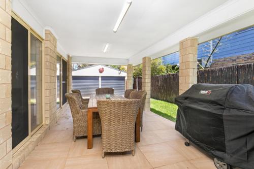 Αίθριο ή υπαίθριος χώρος στο Salt and Serenity - Lux Home With Heated Pool