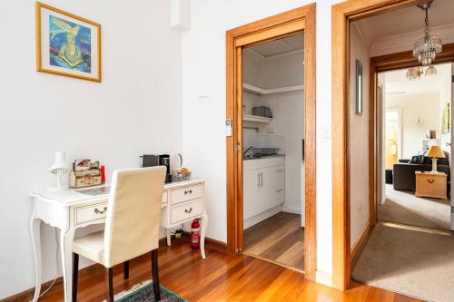 an office with a desk and a chair in a room at Garden of the Stars - Studio - Breathtaking View, Echo Point in Katoomba