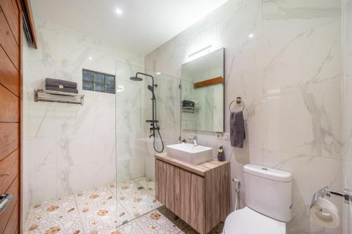 Phòng tắm tại Villa Lebah Seminyak