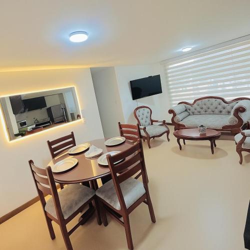 Μια τηλεόραση ή/και κέντρο ψυχαγωγίας στο Lujoso apartamento con todas las comodidades