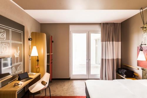 Postel nebo postele na pokoji v ubytování ibis Winterthur City
