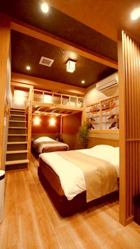 a bedroom with two bunk beds and a staircase at お宿寧々OyadoNene板橋 池袋3分新宿9分 in Tokyo