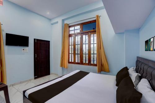 Ένα ή περισσότερα κρεβάτια σε δωμάτιο στο Hotel O AK PALACE
