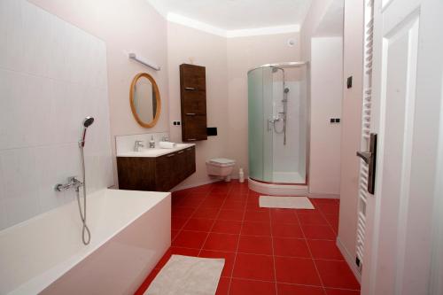 Koupelna v ubytování Art Nouveau Apartment