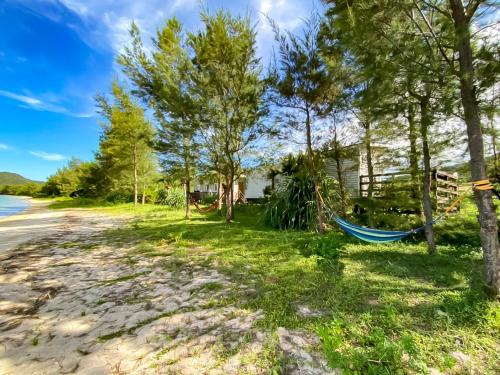 a hammock on the beach next to a house at Le GRAND BLEU - Vacation STAY 31718v in Akaoki