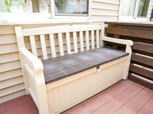 a bench sitting in a window on a porch at Le GRAND BLEU - Vacation STAY 31718v in Akaoki