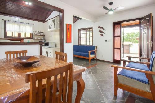 Ruang duduk di Casa na Ferradura com Piscina