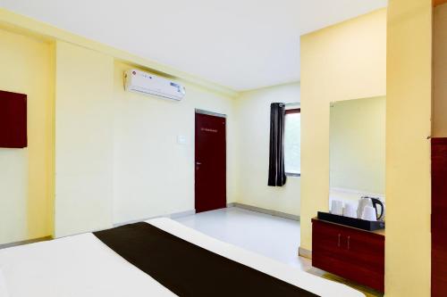 a bedroom with a bed and a mirror at Super Hotel O LB Nagar Metro Station Formerly Virat residency in Surūrnagar